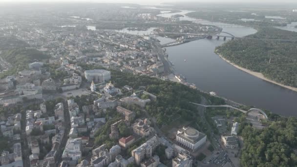 Vista aérea de Kiev, Ucrania. Movimiento lento, plano, gris — Vídeos de Stock