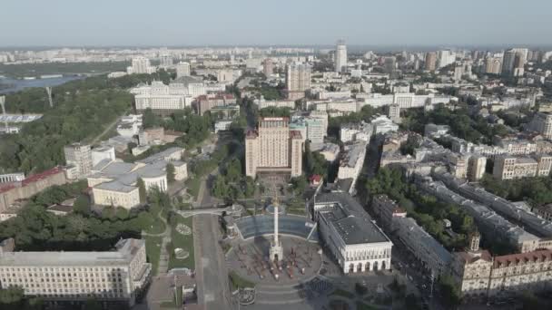 Vue aérienne de Kiev, Ukraine. Mouvement lent, plat, gris — Video