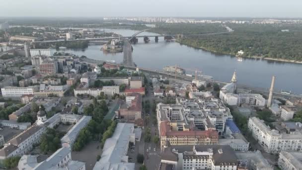 Vue aérienne de Kiev, Ukraine. Mouvement lent, plat, gris