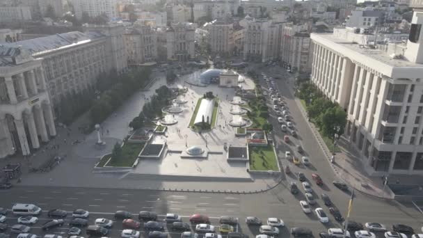 L'architettura di Kiev. Ucraina: Piazza dell'Indipendenza, Maidan. Vista aerea, rallentatore, piatto. grigio — Video Stock