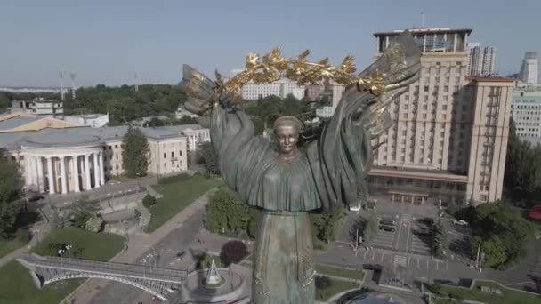 L'architettura di Kiev. Ucraina: Piazza dell'Indipendenza, Maidan. Vista aerea, rallentatore, piatto. grigio — Video Stock