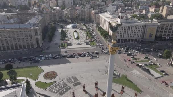 L'architettura di Kiev. Ucraina: Piazza dell'Indipendenza, Maidan. Vista aerea, rallentatore, piatto. grigio — Video Stock