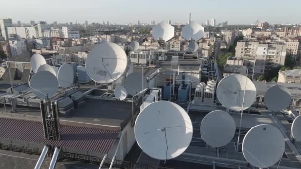 Round satellite TV antennas on the roof of the building. Aerial. Kyiv, Ukraine. Flat, gray — Stock Video