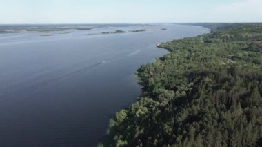 Dnipro Nehri. Hava görüntüsü. Ukrayna. Yavaş çekim