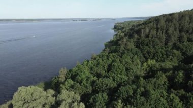 Dnipro Nehri. Hava görüntüsü. Ukrayna. Yavaş çekim