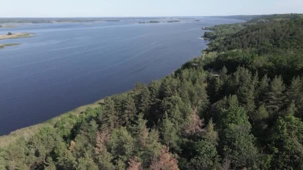 De rivier de Dnipro. Luchtfoto 's. Oekraïne. Langzame beweging — Stockvideo