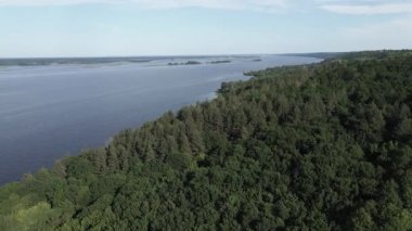 Dnipro Nehri. Hava görüntüsü. Ukrayna. Yavaş çekim