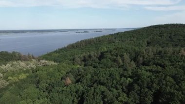 Dnipro Nehri. Hava görüntüsü. Ukrayna. Yavaş çekim