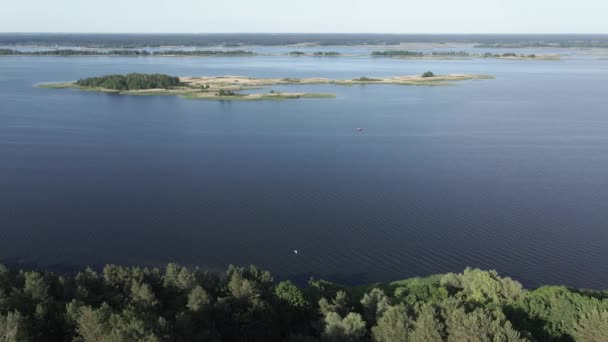 De rivier de Dnipro. Luchtfoto 's. Oekraïne. Langzame beweging — Stockvideo