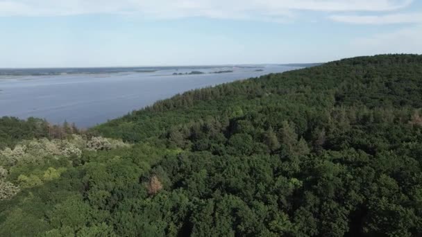 Rivière Dnipro. Vue aérienne. Ukraine. Mouvement lent