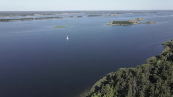 De rivier de Dnipro. Luchtfoto 's. Oekraïne. Langzame beweging — Stockvideo