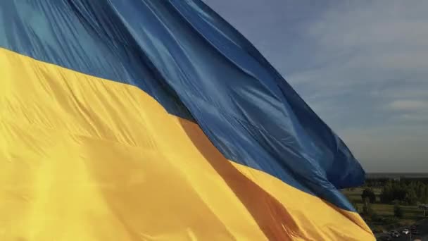 Flagge der Ukraine. Zeitlupe. Kiew. Luftfahrt — Stockvideo