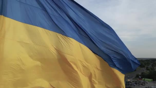 ธงชาติยูเครน การเคลื่อนไหวช้า คีฟ ทางอากาศ — วีดีโอสต็อก