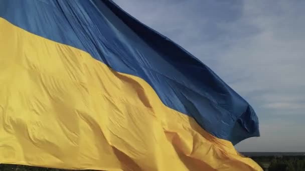 ธงชาติยูเครน การเคลื่อนไหวช้า คีฟ ทางอากาศ — วีดีโอสต็อก