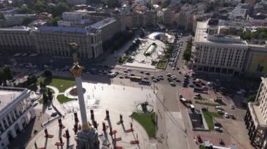 Kyiv. Ukrayna: Independence Meydanı, Meydan. Hava görüntüsü, yavaş çekim