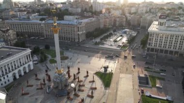 Kyiv. Ukrayna: Independence Meydanı, Meydan. Hava görüntüsü, yavaş çekim