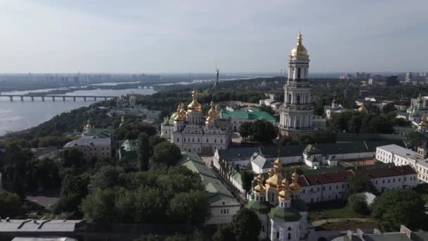 Kyiv Pechersk Lavra. Movimento lento. Vista aérea — Vídeo de Stock