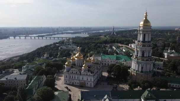 Kiev Pechersk Lavra. Langzame beweging. Luchtzicht — Stockvideo