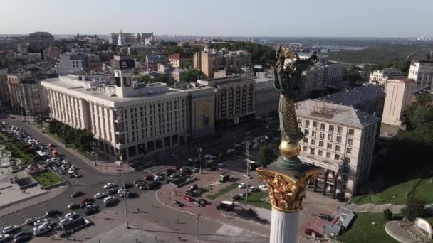Kijów. Ukraina: Plac Niepodległości, Majdan. Widok z lotu ptaka, zwolnione tempo — Wideo stockowe