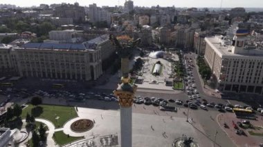 Kyiv. Ukrayna: Independence Meydanı, Meydan. Hava görüntüsü, yavaş çekim