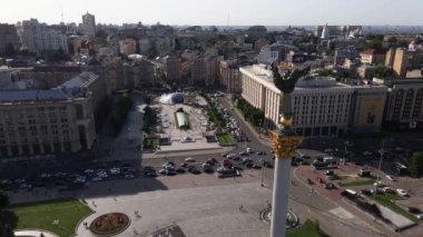Kyiv. Ukrayna: Independence Meydanı, Meydan. Hava görüntüsü, yavaş çekim