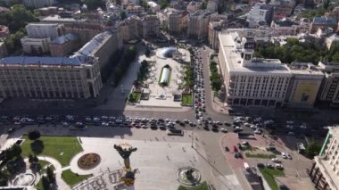 Kyiv. Ukrayna: Independence Meydanı, Meydan. Hava görüntüsü, yavaş çekim