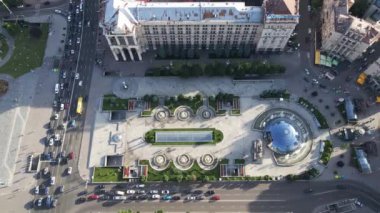 Kyiv. Ukrayna: Independence Meydanı, Meydan. Hava görüntüsü, yavaş çekim