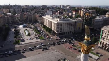Kyiv. Ukrayna: Independence Meydanı, Meydan. Hava görüntüsü, yavaş çekim