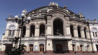 Kyiv. Ukrayna: Ukrayna Ulusal Operası. Hava görüntüsü, yavaş çekim