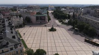 Kyiv. Ukrayna: Kyiv 'deki Aziz Sophias Katedrali. Hava görüntüsü, yavaş çekim