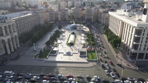 Kijów. Ukraina: Plac Niepodległości, Majdan. Widok z lotu ptaka, zwolnione tempo — Wideo stockowe