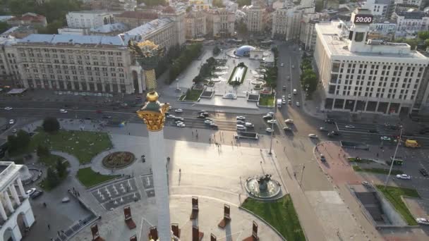 Kijów. Ukraina: Plac Niepodległości, Majdan. Widok z lotu ptaka, zwolnione tempo — Wideo stockowe