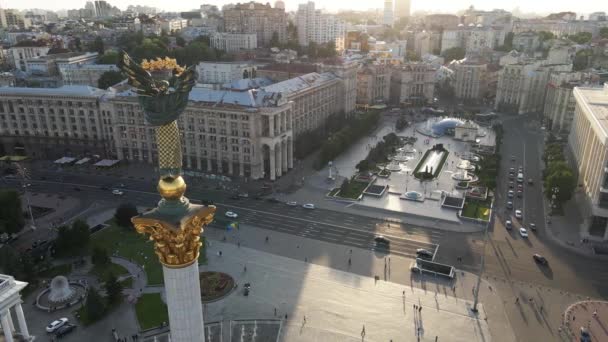 Kyiv. Ukrayna: Independence Meydanı, Meydan. Hava görüntüsü, yavaş çekim — Stok video