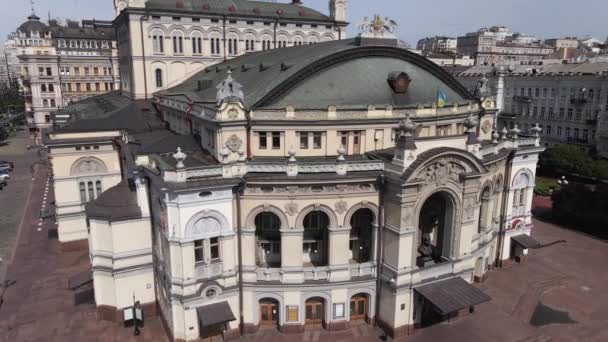 Kiev. Ucrania: Ópera Nacional de Ucrania. Vista aérea, cámara lenta — Vídeo de stock