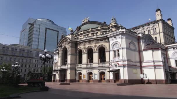 Киев. Украина: Национальная опера Украины. Вид с воздуха, замедленная съемка — стоковое видео