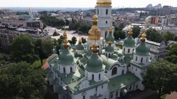 Kiev. Ucrania: Catedral de Santa Sofía en Kiev. Vista aérea, cámara lenta — Vídeos de Stock