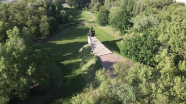 Kiev, Ukrayna: Babi Yar. Yahudilerin toplu katliamı anısına. Hava görünümü