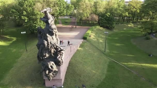 Kiev, Ukraina: Babi Yar. Minnesmassmord på judar. Flygbild — Stockvideo