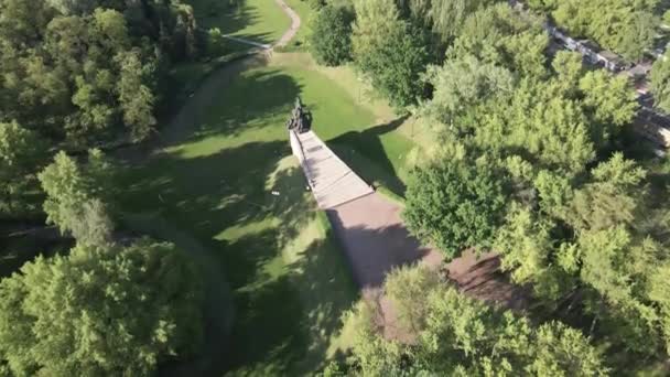 ウクライナ・キエフ:ベビー・イヤー。ユダヤ人の追悼大量殺人。空中風景 — ストック動画