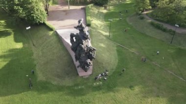 Kiev, Ukrayna: Babi Yar. Yahudilerin toplu katliamı anısına. Hava görünümü