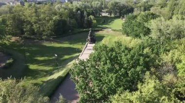 Kiev, Ukrayna: Babi Yar. Yahudilerin toplu katliamı anısına. Hava görünümü