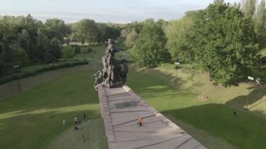 Kiev, Ukrayna: Babi Yar. Yahudilerin toplu katliamı anısına. Hava görünümü