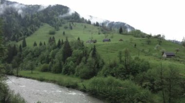 Ukrayna, Karpat Dağları: Dağlardaki Ev.