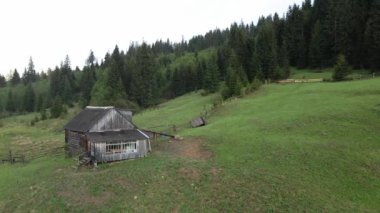 Ukrayna, Karpat Dağları: Dağlardaki Ev.