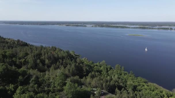 De rivier de Dnipro. Luchtfoto 's. Bezienswaardigheid van Oekraïne — Stockvideo