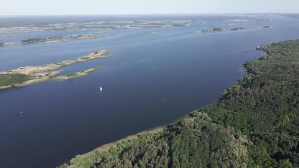 Rivière Dnipro. Vue aérienne. Repère de l'Ukraine