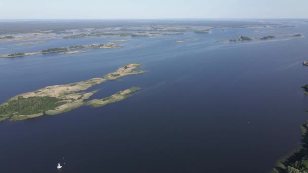 De rivier de Dnipro. Luchtfoto 's. Bezienswaardigheid van Oekraïne — Stockvideo