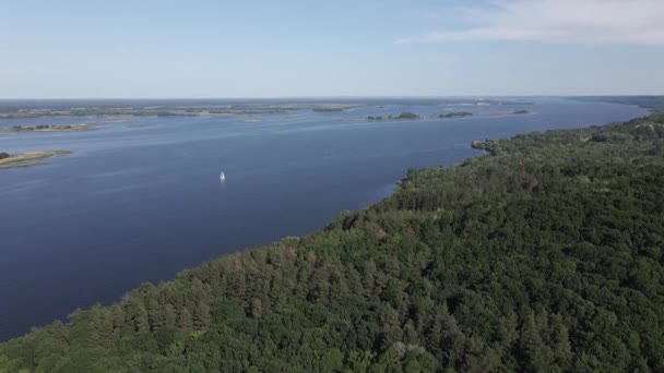 Rivière Dnipro. Vue aérienne. Repère de l'Ukraine