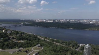 Kyiv, Ukrayna: Anavatan Anıtı 'nın havadan görünüşü.