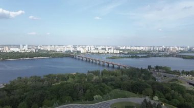 Kyiv, Ukrayna: Anavatan Anıtı 'nın havadan görünüşü.